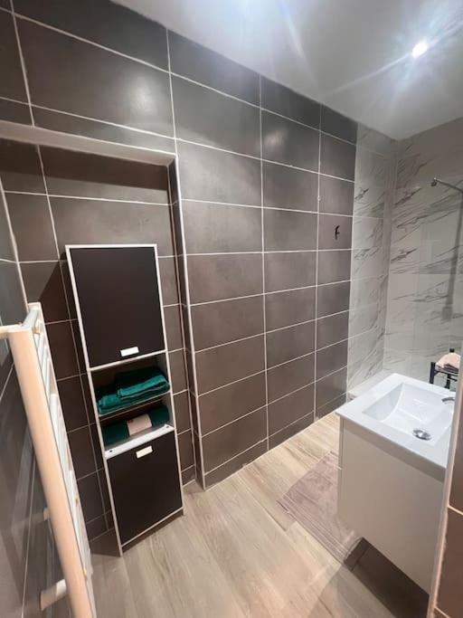 T2 Neuf Et Moderne Climatiser Avec Netflix Amazon Marseilles Exterior foto